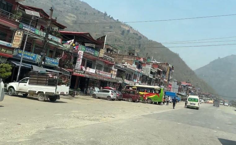 यात्रुलाई बासी खाना खुवाएर बिरामी परेमा होटल सञ्चालकसँगै चालकलाई पनि कारबाही