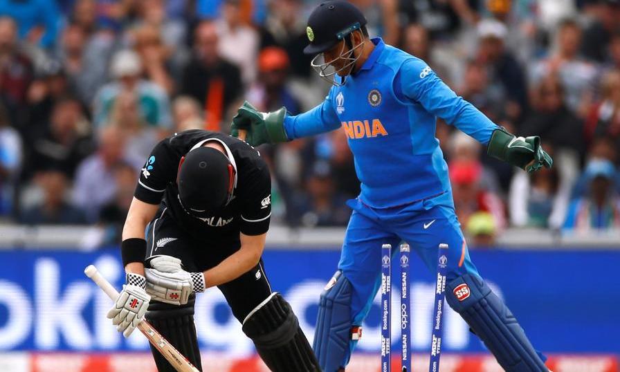आईसीसी विश्वकप क्रिकेट: पहिलाे सेमिफाइनलमा न्यूजिल्याण्डले दियाे भारतलाई २४० रनकाे लक्ष्य