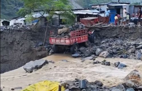 जाजरकोटको बौलाहा खोलामा बाढी : केही घर/पसलमा क्षति, भेरी करिडोर अवरुद्ध