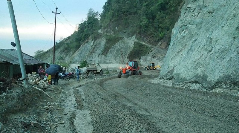 बाढीपहिरोका कारण देशका विभिन्न सडकखण्ड अवरुद्ध (सूचीसहित)