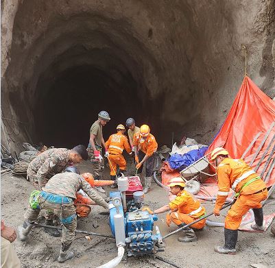 विभिन्न जलविद्युत् आयोजनाको सुरुङमा लेदो पन्छाएर खोजी र उद्धार आज पनि चल्दै