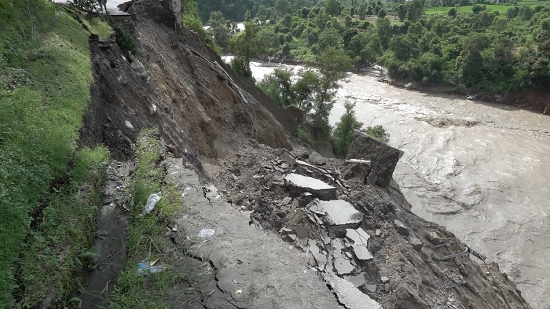 कृष्णभीर पहिरोले अवरुद्ध पृथ्वी राजमार्ग खुलाउन कम्तीमा २ हप्ता लाग्ने