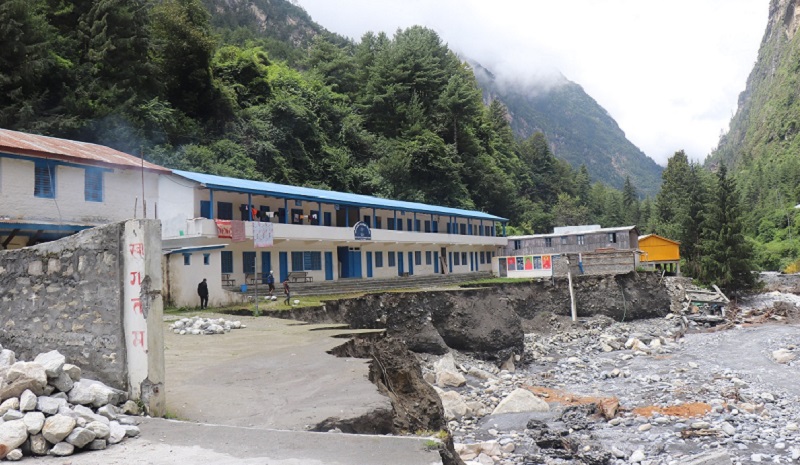 जलवायु परिवर्तन : हिमाल उक्लिँदै मनसुनी वायु