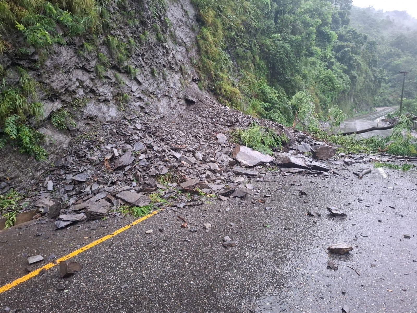 चितवन र धादिङको सडक खुल्यो, काठमाण्डौमा रोकिएका गाडी चल्न थाले