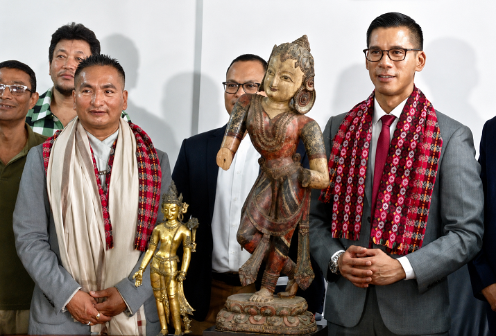 नृत्यदेवी र पद्मपाणि लोकेश्वरको प्राचीन मूर्ति नेपाल फिर्ता