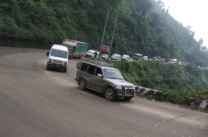 पहिरोका कारण अवरुद्ध सिद्धार्थ राजमार्ग खुल्यो