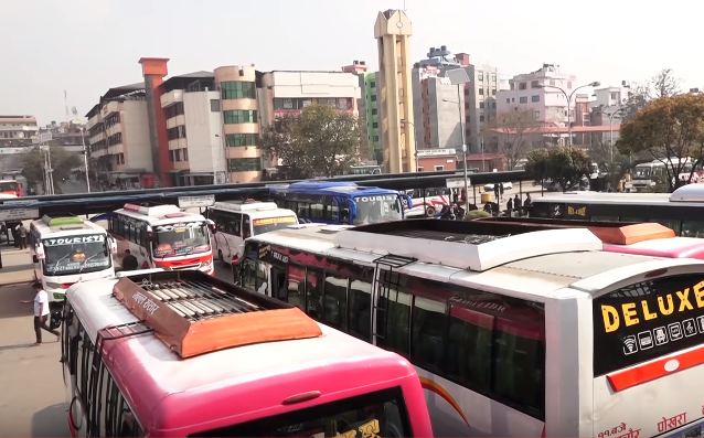 यातायात व्यवसायीले सरकारलाई बुझाए गाडीकाे 'चाबी'