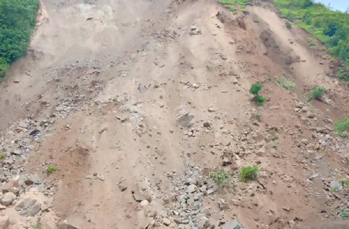 पाल्पाको माथागढी–३ मा पहिरोले घर पुरिँदा ३ जना सम्पर्कविहीन