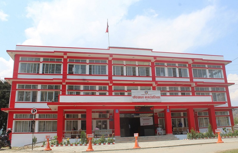 पाँचखालका दलित शिशुको खातामा नगरपालिकाले एक लाख रुपैयाँ जम्मा गरिदिने