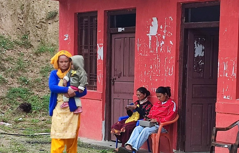 इलाका प्रशासन कार्यालयमा कर्मचारी नहुँदा नागरिकता वितरण कार्य ठप्प