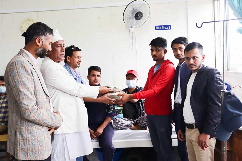 सोलुखुम्बुकी क्यान्सर पीडित बास्तोलालाई साढे ७ लाख रुपैयाँभन्दा धेरै सहयोग