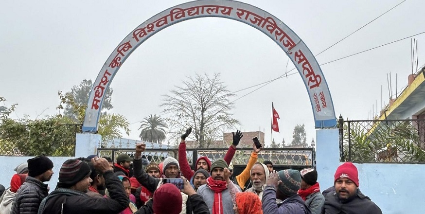 उपेन्द्र यादवलाई प्रमुख अतिथि बनाएपछि जनमतका कार्यकर्ताले विश्वविद्यालयमा ताला लगाए