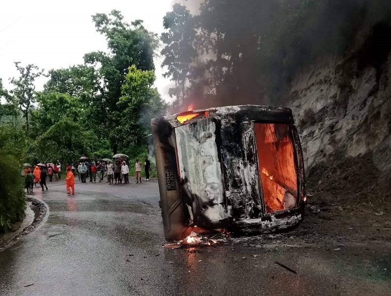 नवलपरासीको दाउन्नेमा बस दुर्घटना हुँदा ३६ जना घाइते