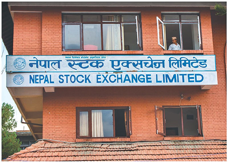 नेप्से आज सामान्य अङ्कले घट्यो