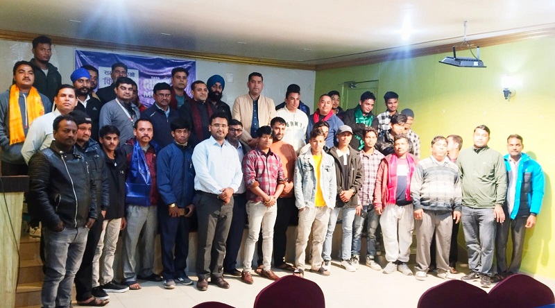 धनगढीमा टाटा गुरु र पार्टसका वितरकलाई उपहारसहित सम्मान